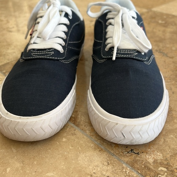Levi's women’s Naya Lo Canvas Sneaker - Picture 3 of 8
